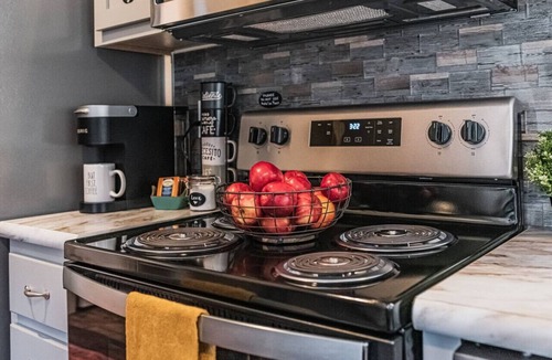 Woodland Park House | Ski & Soak: Santacon 2BR w/Jacuzzi & BBQ