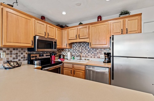 Steamboat Springs Condo | ⭐️ Ski to Deck ⎮ Free WiFi ⎮ Hot Tub