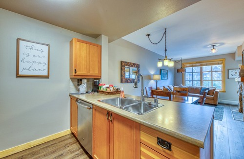 Copper Mountain Village Condo | Ski-view condo with hot tub & fitness room - walk to lifts & dining