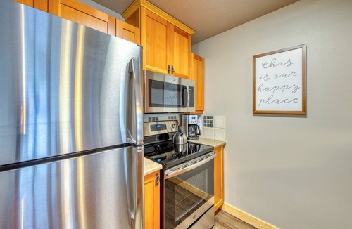 Copper Mountain Village Condo | Ski-view condo with hot tub & fitness room - walk to lifts & dining