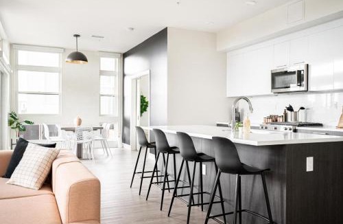 Highland House | Skyline Loft - Sweeping Views - Central LoHi