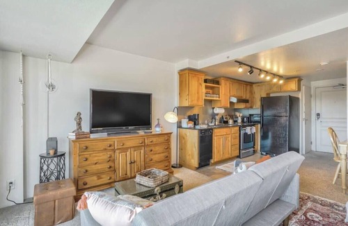 Central Colorado Springs Apartment | Skyview Studio Downtown Colorado Springs