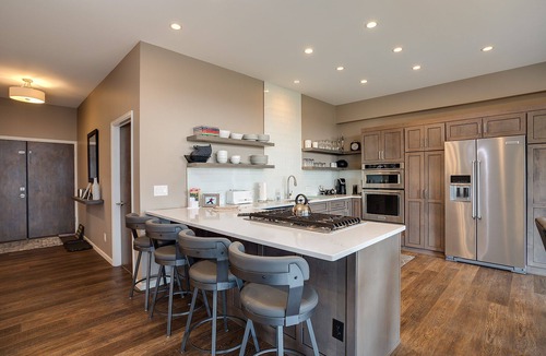 Steamboat Springs Condo | SL300 | Modern Penthouse | Views | Winter Shuttle | Hot Tub | 100 Yds to Lift
