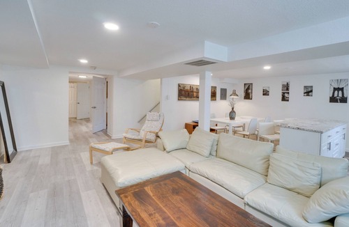 Castlewood Apartment | Sleek & Central Centennial Apartment w/Fireplace!