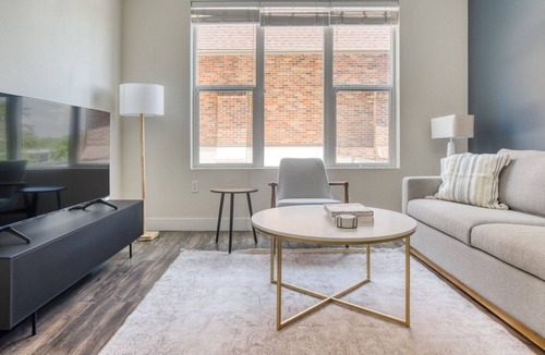 West Highland Apartment | Sleek Highland 1BR w/ Roof, Gym & W/D, near Highland Park, by Blueground