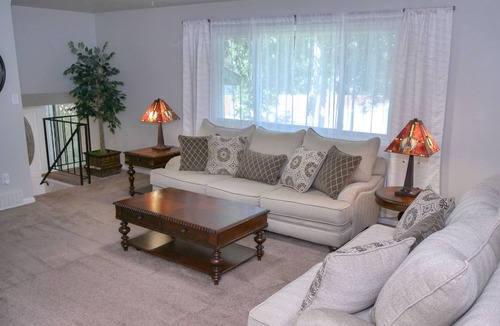 Village Seven House | Sleeps 6, Family/pets friendly, Closed patio/yard