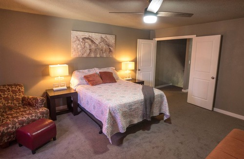 Rustic Hills House | Sleeps8*NewRemodel*CentrallyLocated*FunGames*Patio
