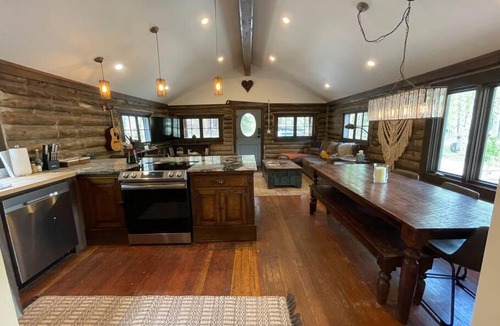 Allenspark House | Sleepy Hollow in Ferncliff - Hot Tub