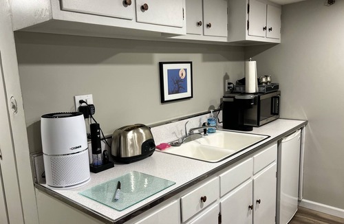 Sloan Lake Apartment | Sloan’s Lake ★ King Bed ★ Off-Street Parking ★ Private Entrance ★ Near Stadium
