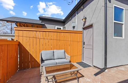 Sloan Lake Apartment | Sloan's Lake Studio Cottage