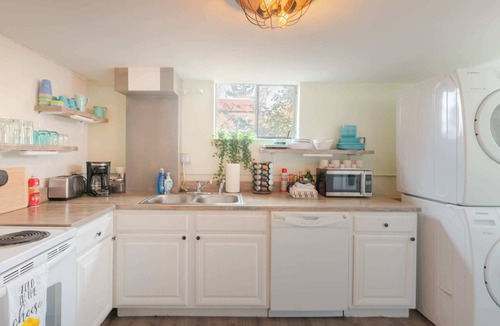 Sloan Lake Apartment | Sloans Lake! Walk to eateries/bars! Free parking!