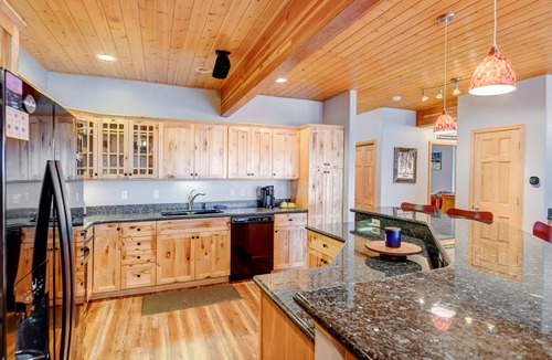 Old Town House | Slopeside Luxury Chalet 113 D I Hot Tub I Great Views I Best Price I Discounted Attractions