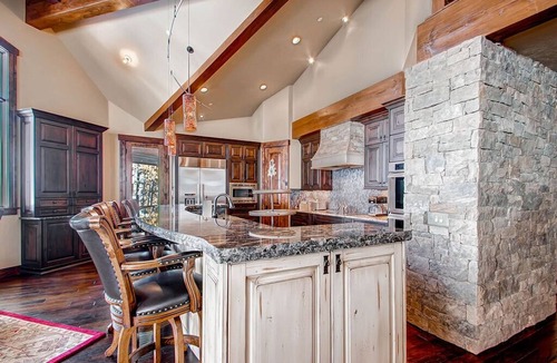 Timber Trail House | Slopeside Manor-Magnificent Custom Home Right by the Slopes-Great Amenities!