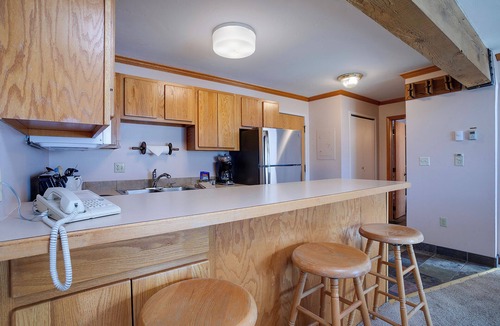 Steamboat Springs Condo | SM436 | Charming Condo | Mountain Views | Hot Tub | Ski In | Free City Bus
