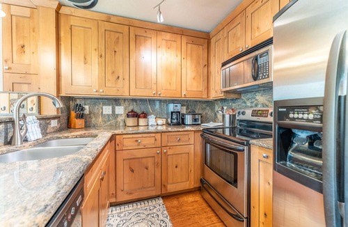 Mountain House Condo | Snake River Village #29 by Summit County Mountain Retreats