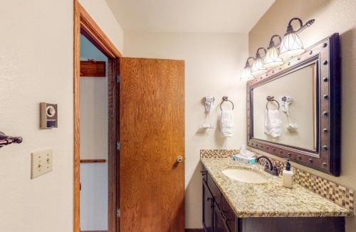Mountain House Apartment | Snowdance Manor 403