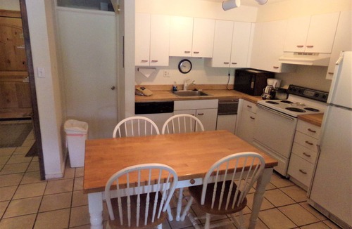 East Village at Copper Condo | Snowflake Lodge conveniently located ski in/out sleep 6 Close to Restaurants