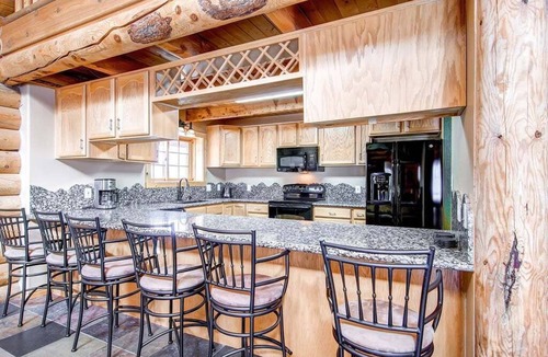 Breckenridge Park Estates House | Snowshoe Retreat-True Mountain Getaway-Updated Log Home!