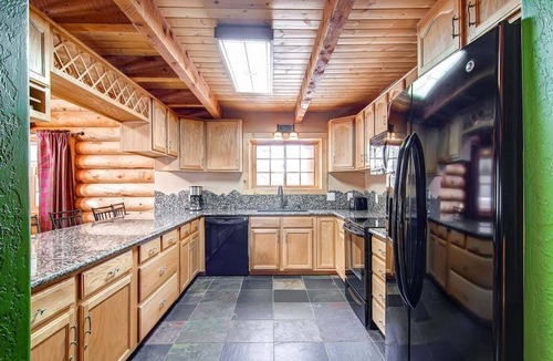 Breckenridge Park Estates House | Snowshoe Retreat-True Mountain Getaway-Updated Log Home!