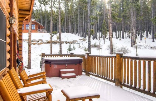 Breckenridge Park Estates House | Snowshoe Retreat-True Mountain Getaway-Updated Log Home!