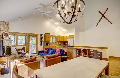 Steamboat Springs House | Soak Up the Mtn Views from the Private HotTub! 2 Car Garage-3 Decks-W/D-Grill-Steps to Free Town Bus