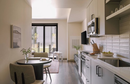 Jefferson Park Apartment | Sonder at Skyline | King Studio Apartment w/Balcony