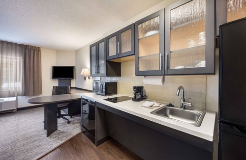 Golden Hotel | Sonesta Simply Suites Denver West Federal Center