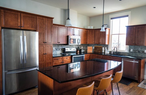 Buena Vista House | South Main Chalet- 2 Units w/Roof Top Deck/Fire Pit