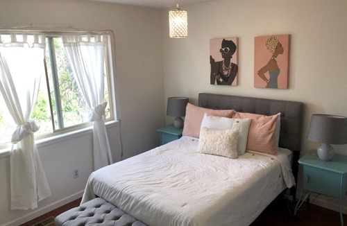 Northridge House | South of DenvernSleeps 8-10 comfortably, lots of parking, quiet neighborhood.