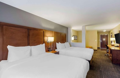 Loveland Hotel | Southern Comfort in 3 Welcoming Suites Near Boyd Lake State Park