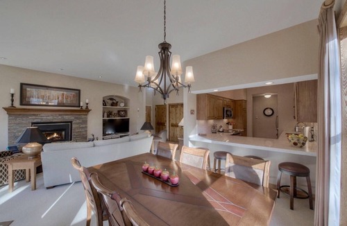 Keystone Condo | Spacious 1600 S.F. Renovated 3 Bed. 2 Bath Condo in Keystone