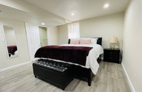 Northglenn House | Spacious 1700 sq ft. | 3 bedroom | ♛ Suite