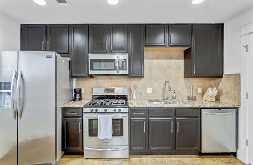 North Loop House | Spacious 2 BDRM I Central Austin I Hot Tub