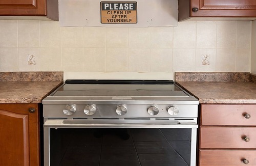 Brampton House | Spacious 2-Bed Suite w/Private Bath, TV & Walk-In Closet—Brampton Shared Home!