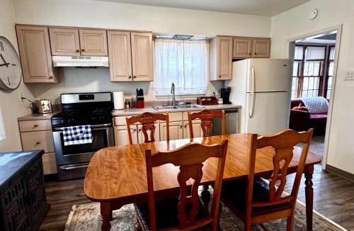 Central Colorado Springs Apartment | Spacious 2-Bedroom Suite near Downtown Colorado Springs