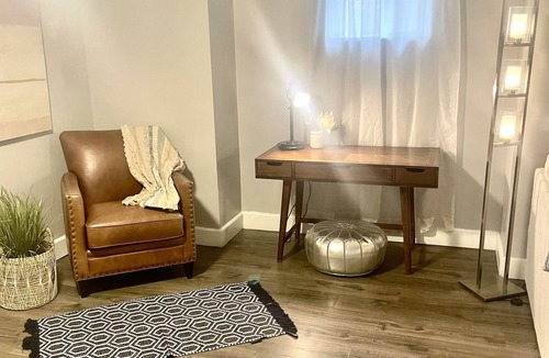 West Colfax House | Spacious 2 bedroom, 7 minutes to Downtown + Stadium, Full Kitchen