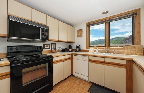 Winter Park Condo | Spacious 2 bedroom, mt views & private decks - family friendly