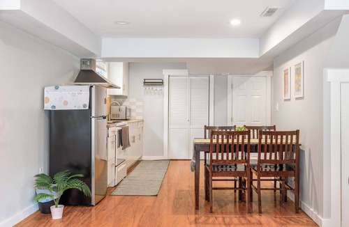 Ravenna House | Spacious 2BR Home, Backyard Parking & UW