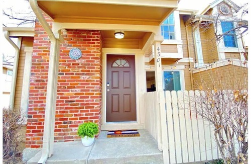 Aurora House | Spacious 3 🛏 3 🛁+ office + pool + garage + TVs in all bedrooms