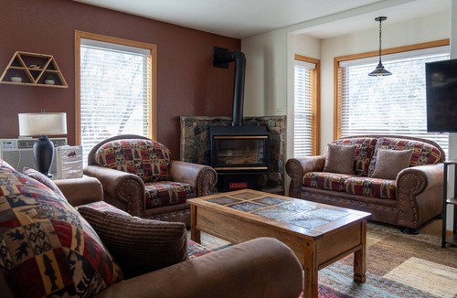 Ouray Condo | Spacious 3-Bed Retreat in Ouray: Family Comfort & Convenience Await | Sleeps 8