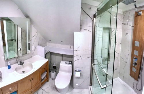 City Park Apartment | Spacious 3-bedroom apartment with WiFi, AC in charming Denver