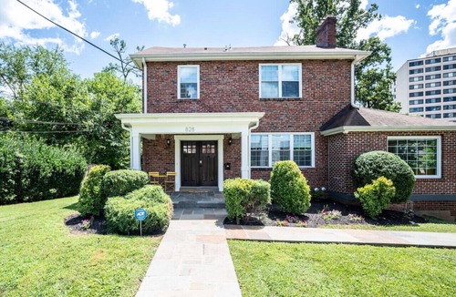 Downtown House | Spacious 3-Level Colonial Near DC - Walk to Metro & Attractions!