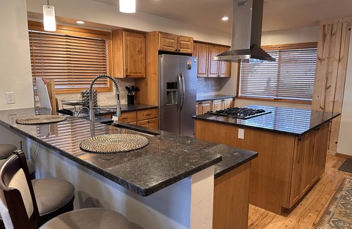 Edwards House | Spacious 3Bed 2.5Bath and within 15min to world class skiing.
