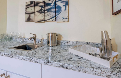 Gunbarrel House | Spacious 3BR | Deck | Mountain Views + Trails