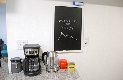 South Westminster Apartment | Spacious 3BR With Full Kitchen Near Denver/Boulder