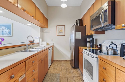 Keystone Condo | Spacious 3rd Floor Walk-up amongst Mature Pines, Private Balcony with Views