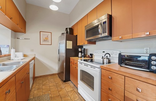 Keystone Condo | Spacious 3rd Floor Walk-up amongst Mature Pines, Private Balcony with Views