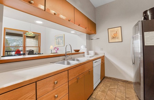 Keystone Condo | Spacious 3rd Floor Walk-up amongst Mature Pines, Private Balcony with Views