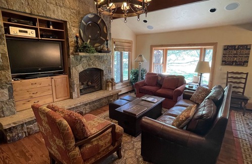 Eagle-Vail House | Spacious 4 bedroom Golf Course Home w/Hot Tub by Gorecreek Rentals