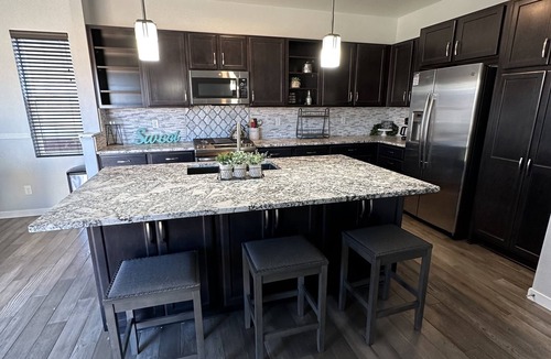 Parker House | Spacious 4 Bedroom home